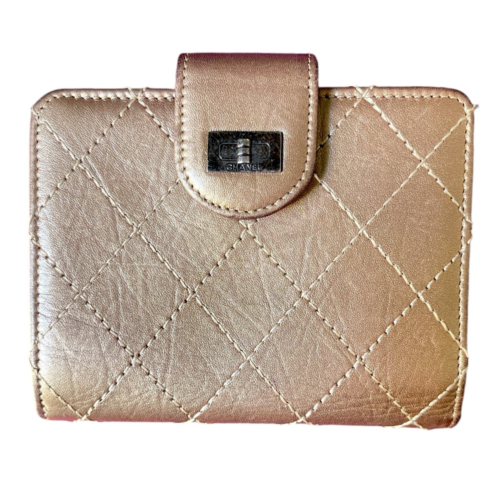 Chanel Timeless Calfskin stitched Flap wallet in metallic bronze